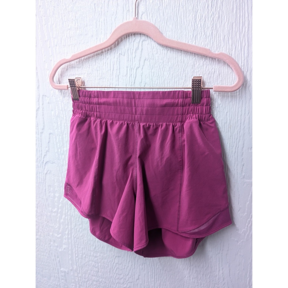 Lululemon Hotty Hot Short Low Rise 2.5" Ripened Raspberry Size 4 - Picture 2 of 5